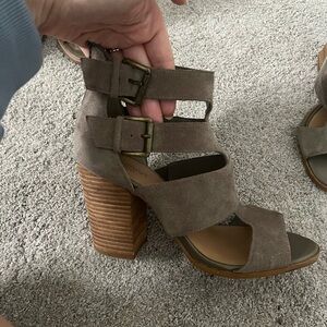 Crown vintage slightly used heel